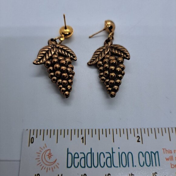 Vintage Gold Tone Grape Cluster Leaves Ornate Earrings Studs 1.5" - Picture 2 of 2